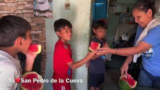 Doña Juanita recibe despensa en Matape, Sonora - sus nietos felices con la sandia de Yayo