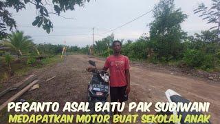 MOTOR BUAT PAK SUDIWANI TIBA DI DEPAN RUMAH BUAT ANAKNYA SEKOLAH