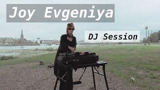 Joy Evgeniya - DJ Set in Düsseldorf am Rhein: Melodic Techno, Italo Moderni, Tranne and Disco