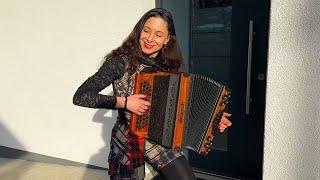 Guten Rutsch ins neue Jahr mit Claudia Hinker und der Annen Polka auf ihrer Steirischen Harmonika