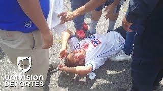 Pelea entre aficionados de Cruz Azul y León en el Estadio Azteca