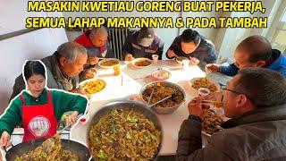 MASAK KWETIAU GORENG BUAT PARA PEKERJA, SEMUA ORANG MAKAN 2 PIRING, LANJUT PANEN CABE SAMA XIXI