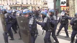 Clashes errupt at French labour protest