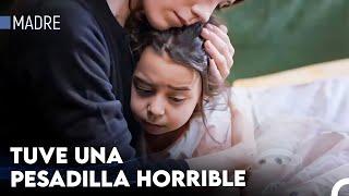 Momentos Emotivos De Madre E Hija - Madre