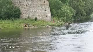 I think there are no boat rides down the Narva 