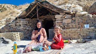 Mother and daughter's hope in the mountains: trying to build a cozy underground house