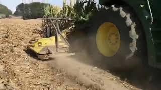 #8500i John Deere Feldhäcksler mit StalkBuster