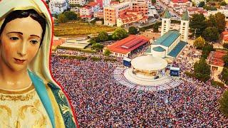 Gläubige, die in Medjugorje zur Muttergottes beten, erleben das Unerwartete