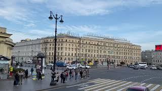 St.Petersburg - Driving around the Vosstaniya Square and the Obelisk to the Hero City of Leningrad.