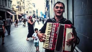 Incredible Roma Singer & Accordion player in the streets of Istanbul