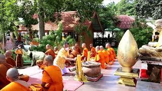 ชุมพร - พระครูสถิตญาณปยุต เจ้าอาวาสวัดพรุใหญ่มอบทุนการศึกษาให้กับนักเรียนชั้นประถมศึกษา