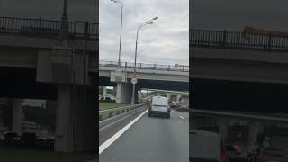 МКАД,пересечение с Ленинградкой….развязка мощная,но движение плотное….