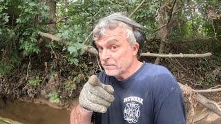 Metal Detecting In The River : Strange Finds