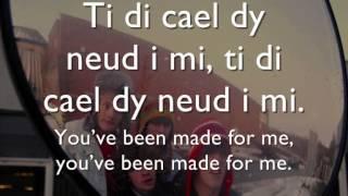 Cân y Tân - Y Bandana (geiriau / lyrics)