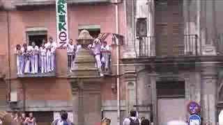 San Fermin Fountain Jumping 2008 (2/2)