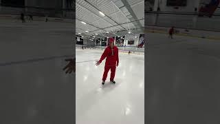 Защитник учит вратаря тормозить на внешнем)). Получи бесплатный курс по закреп. комментарию.