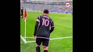 Messi tries to score from a corner vs FC Dallas #messi #lionelmessi