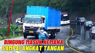 dump truk muatan full pasir