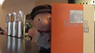 Handpuppe Nante zu Besuch im International Airport Holiday Inn Schönefeld