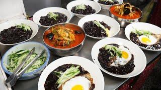 Really? Only $1.5 Grandfather's Black Noodle (Jjajangmyeon) - Korean Street Food