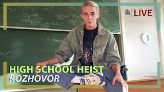 Tomáš Weber si odbarvil vlasy a převtělil se do kápa "mafiánské" bandy v High School Heist