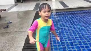 Alya Syauqina & Ahmad Syaddad swimming