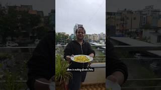 mummy is making Kanda poha#trending #music #minivlog #viralvideo #shorts