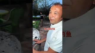 新疆喀什街头河边烤鱼90一公斤 700多一条外酥里嫩太香了！#路边摊美味