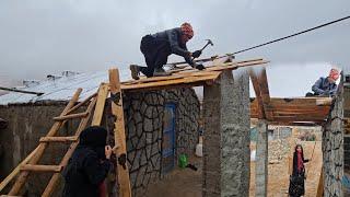 Rainy nature and pure moments: Asghar's effort to build a unique veranda roof ️