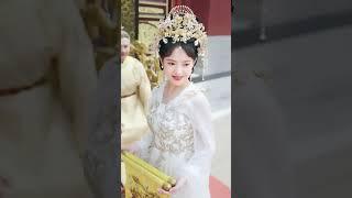 Girl dumped in swine pen by traffickers—REAL PRINCESS! Jade pendant reverses fate... Emperor's rec