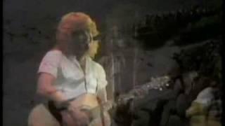 Status Quo - Living On An Island