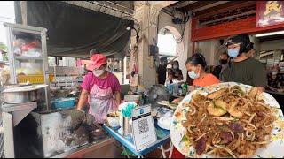 槟城街头小吃炒粿条，香味十足，料多，槟城人的最爱……