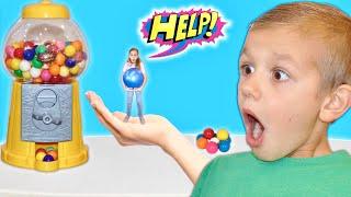 TiNy SiSteR InsidE BubblE GumBall MachiNe!