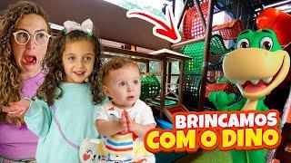 BELLA E LUCCA COMEM E BRINCAM COM O DINO - FAMÍLIA BELLA E LUCCA SHOW