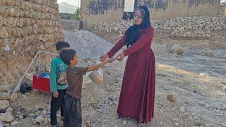 Esmat gave local bread to Yunus, Dariush and Mehrshad and told them to go and sell them #ghazal_2000