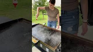 How I clean my Blackstone! #blackstone #blackstonecleaning #blackstonegriddle #blackstonegrill #mom