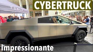 Show di luci del CYBERTRUCK Tesla, il pickup elettrico impressionante dal vivo al Salone Auto Torino