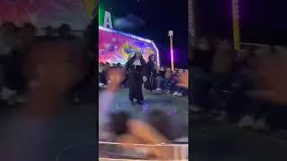 ТАНЦУЮЩИЕ МОНАШКИ НА КАРУСЕЛИ 