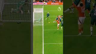 Emi Martinez's SUPER SAVE v Nottingham Forest!
