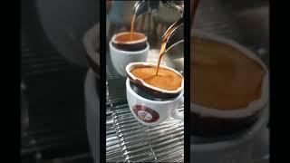 Kaffee mit Ü Ei aufgießen