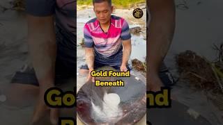 Gold Found Beneath Falling Oil Palm Tree Roots!  Shocking Treasure Discovery by Nepri Andries