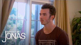 Kevin Feels the Pressure | Married to Jonas | E!