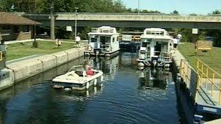 Ontario: Houseboat Holiday on the Lakes & Rivers