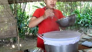 Making Banh Uot (rice paper)