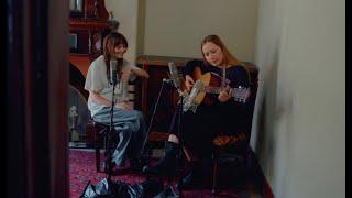 Faye Webster & Julia Jacklin sing ‘Good Guy’ (live at The Gem)