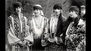 A Particular Beauty : Romanian Folk Clothing