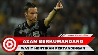 Wasit Hentikan Pertandingan Sepak Bola Saat Azan Berkumandang