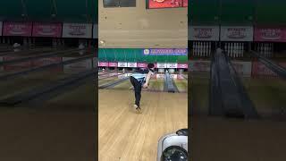 ボウリング両手投げ　スピードが出るフォーム