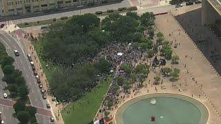 ‘No Kings' protests draw thousands in Dallas, Fort Worth on Saturday