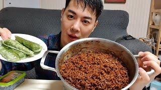 짜장면과 고추만두 리얼사운드 먹방(asmr, Korean mukbang)